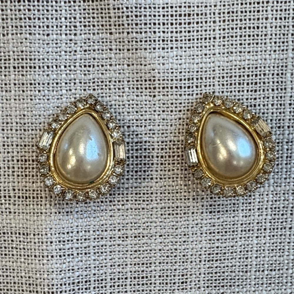 Vintage Clip On Teardrop Pearl Earrings